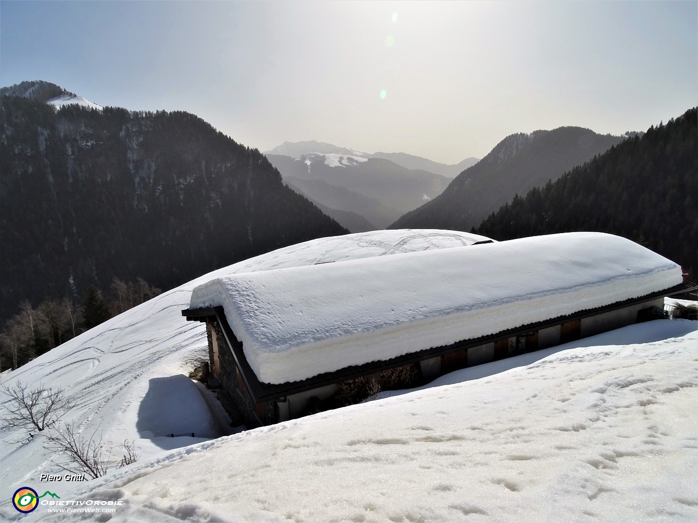 30 I tetti sono ben ammantati di neve.JPG -                                